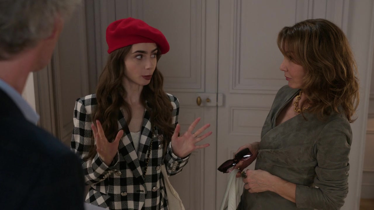 Emily_in_Paris_S01E03_Sexy_or_Sexist_720p_NF_WEB-DL_DDP5_1_x264-BTN_0285.jpg