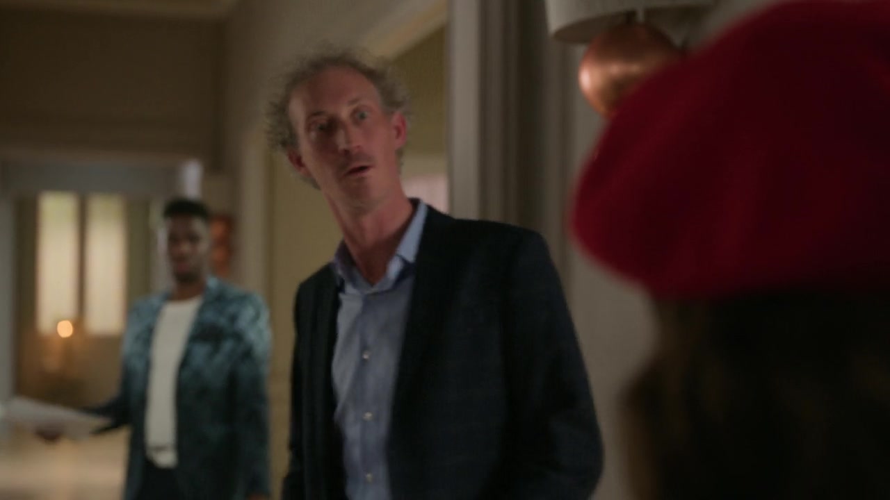 Emily_in_Paris_S01E03_Sexy_or_Sexist_720p_NF_WEB-DL_DDP5_1_x264-BTN_0288.jpg