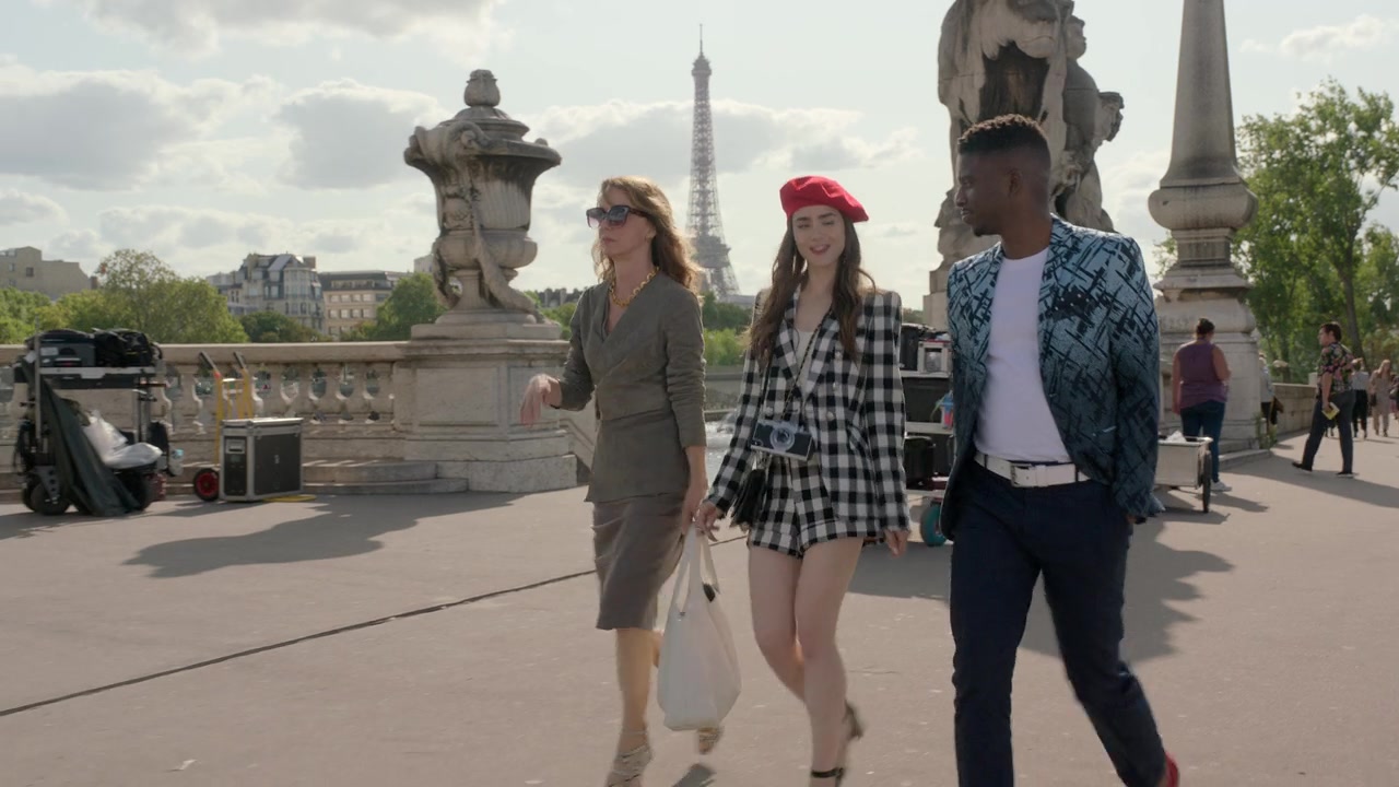 Emily_in_Paris_S01E03_Sexy_or_Sexist_720p_NF_WEB-DL_DDP5_1_x264-BTN_0306.jpg Emily_in_Paris_S01E03_Sexy_or_Sexist_720p_NF_WEB-DL_DDP5_1_x264-BTN_0306.jpg