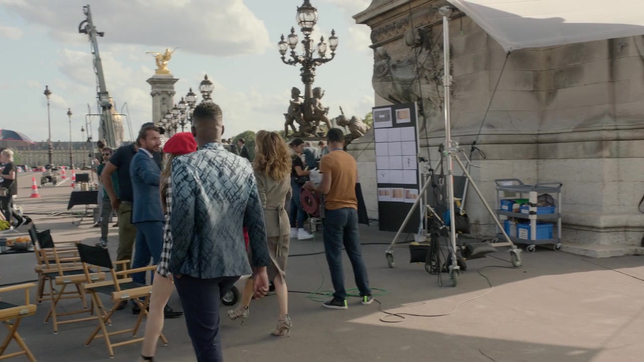 Emily_in_Paris_S01E03_Sexy_or_Sexist_720p_NF_WEB-DL_DDP5_1_x264-BTN_0311.jpg