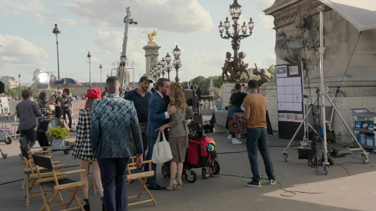 Emily_in_Paris_S01E03_Sexy_or_Sexist_720p_NF_WEB-DL_DDP5_1_x264-BTN_0312.jpg Emily_in_Paris_S01E03_Sexy_or_Sexist_720p_NF_WEB-DL_DDP5_1_x264-BTN_0312.jpg