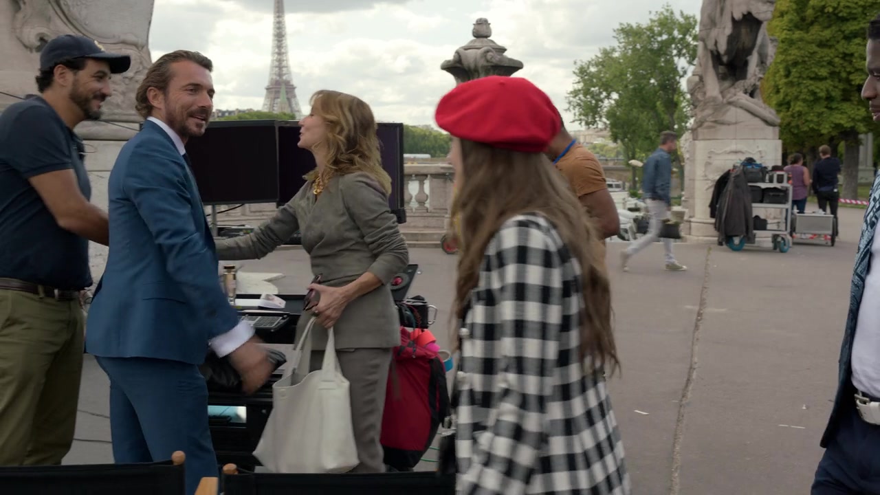Emily_in_Paris_S01E03_Sexy_or_Sexist_720p_NF_WEB-DL_DDP5_1_x264-BTN_0313.jpg Emily_in_Paris_S01E03_Sexy_or_Sexist_720p_NF_WEB-DL_DDP5_1_x264-BTN_0313.jpg