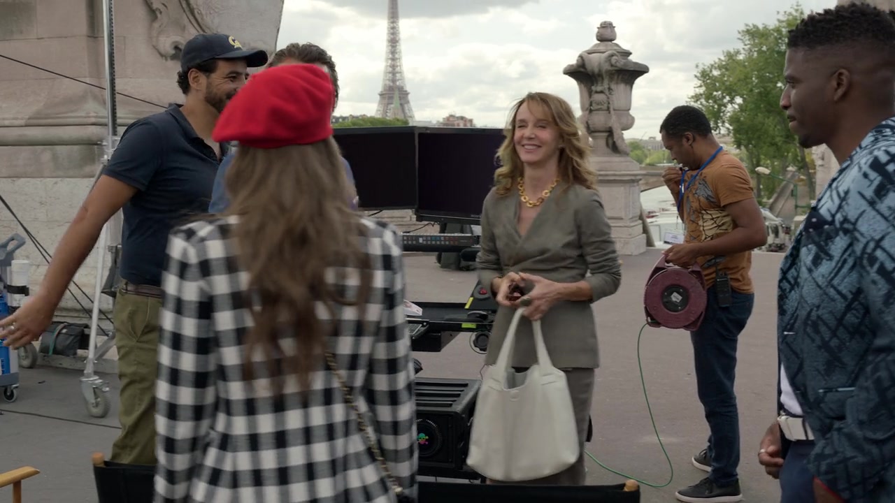 Emily_in_Paris_S01E03_Sexy_or_Sexist_720p_NF_WEB-DL_DDP5_1_x264-BTN_0314.jpg Emily_in_Paris_S01E03_Sexy_or_Sexist_720p_NF_WEB-DL_DDP5_1_x264-BTN_0314.jpg