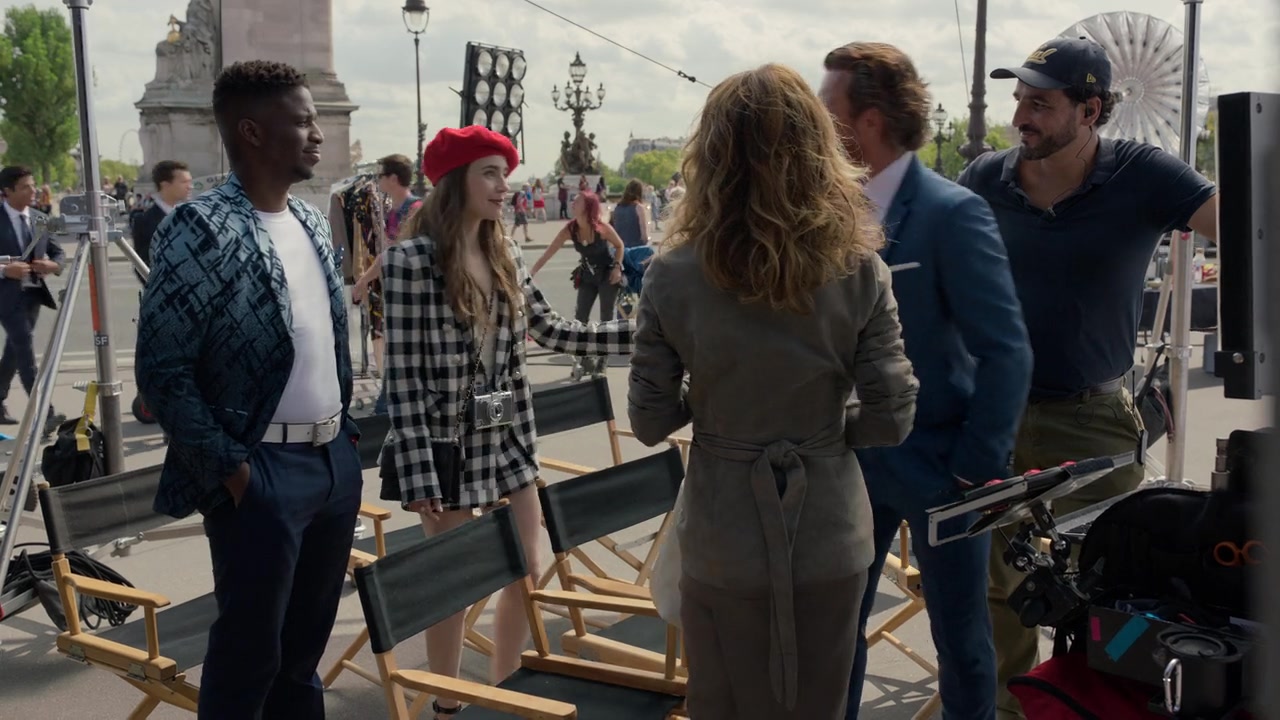 Emily_in_Paris_S01E03_Sexy_or_Sexist_720p_NF_WEB-DL_DDP5_1_x264-BTN_0317.jpg Emily_in_Paris_S01E03_Sexy_or_Sexist_720p_NF_WEB-DL_DDP5_1_x264-BTN_0317.jpg