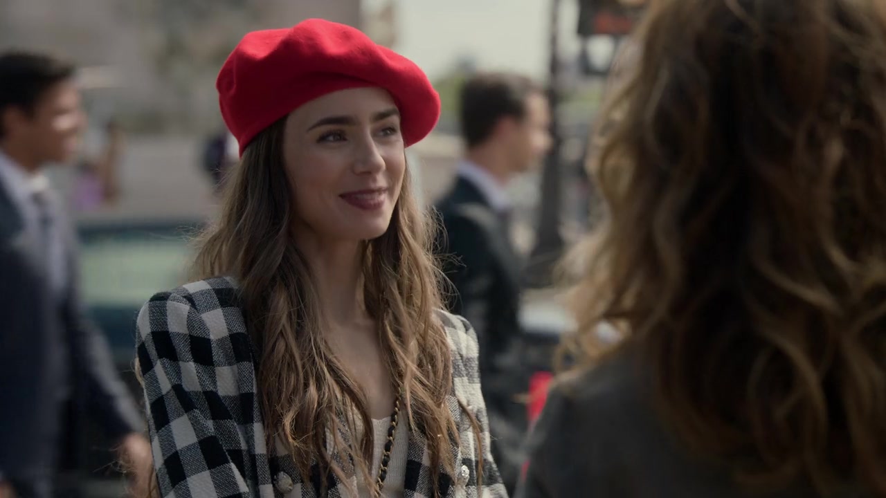 Emily_in_Paris_S01E03_Sexy_or_Sexist_720p_NF_WEB-DL_DDP5_1_x264-BTN_0318.jpg