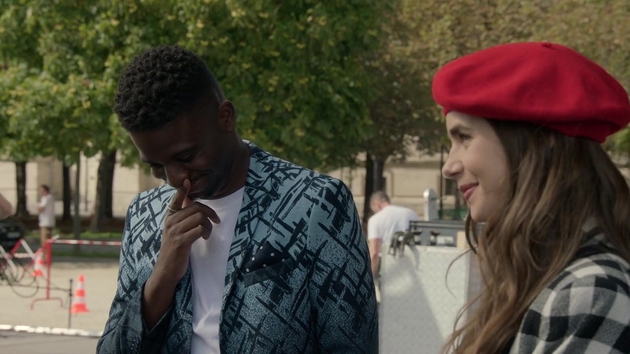 Emily_in_Paris_S01E03_Sexy_or_Sexist_720p_NF_WEB-DL_DDP5_1_x264-BTN_0319.jpg
