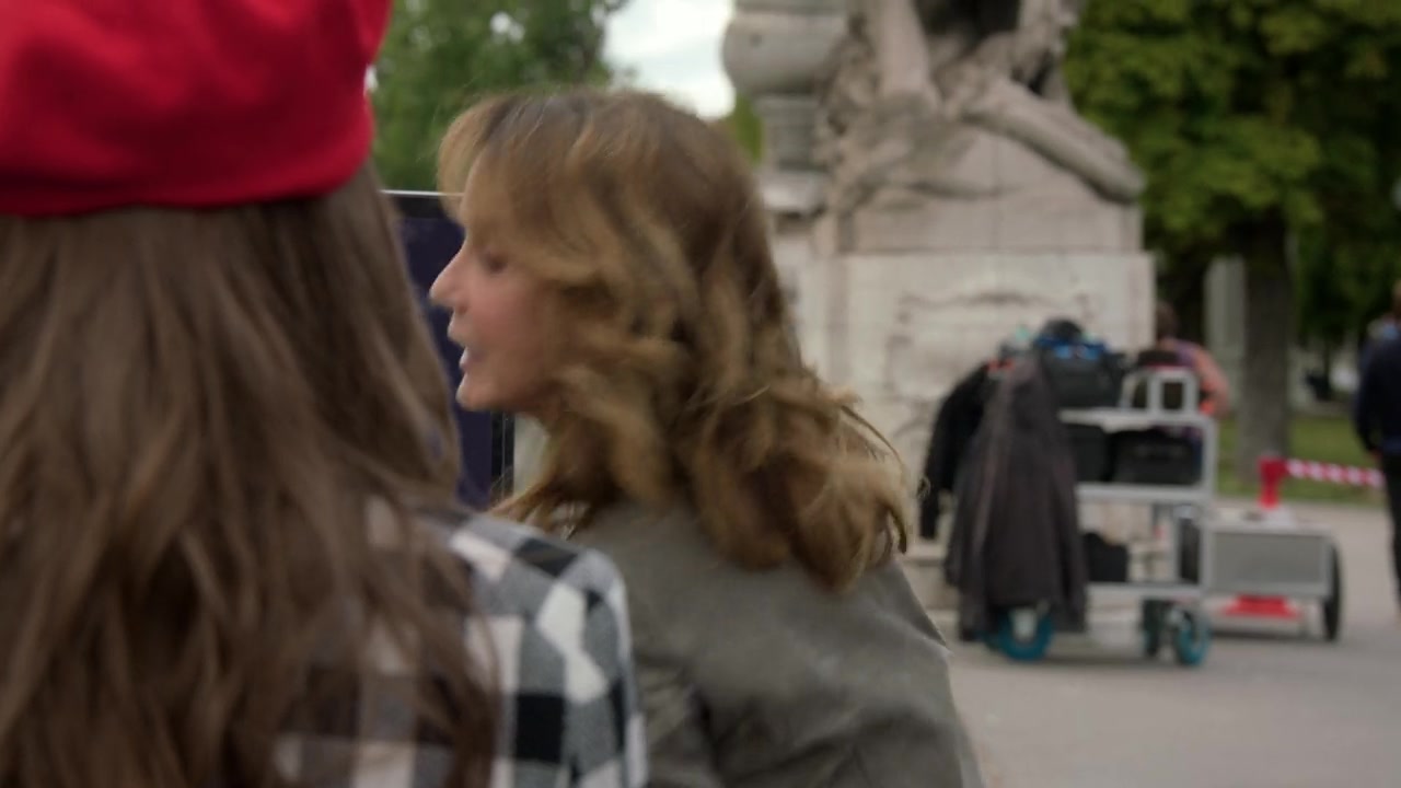 Emily_in_Paris_S01E03_Sexy_or_Sexist_720p_NF_WEB-DL_DDP5_1_x264-BTN_0329.jpg Emily_in_Paris_S01E03_Sexy_or_Sexist_720p_NF_WEB-DL_DDP5_1_x264-BTN_0329.jpg