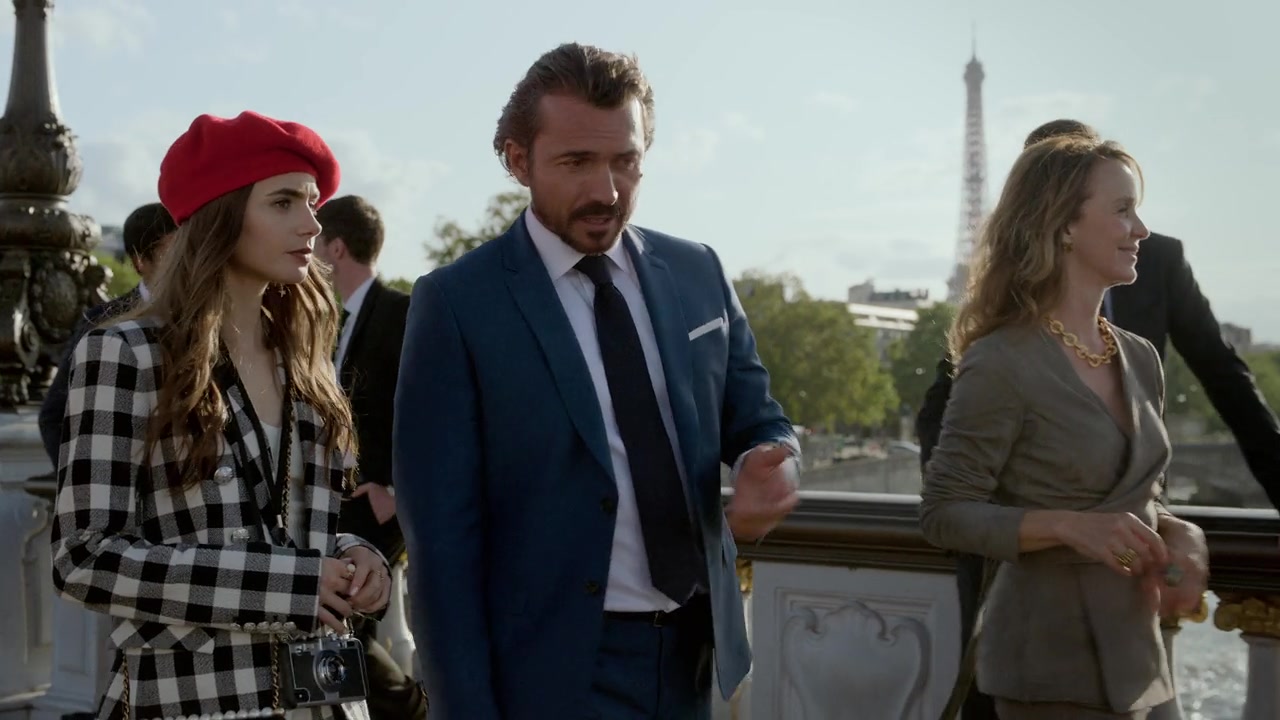 Emily_in_Paris_S01E03_Sexy_or_Sexist_720p_NF_WEB-DL_DDP5_1_x264-BTN_0341.jpg