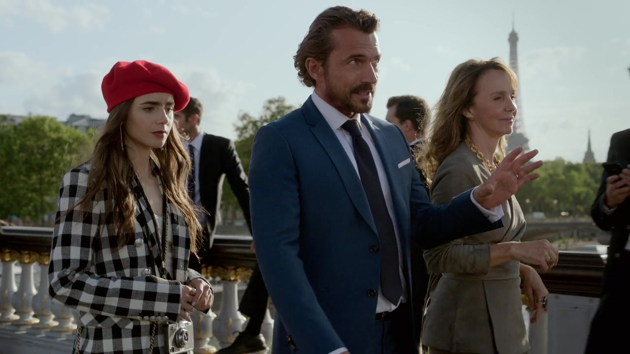 Emily_in_Paris_S01E03_Sexy_or_Sexist_720p_NF_WEB-DL_DDP5_1_x264-BTN_0344.jpg