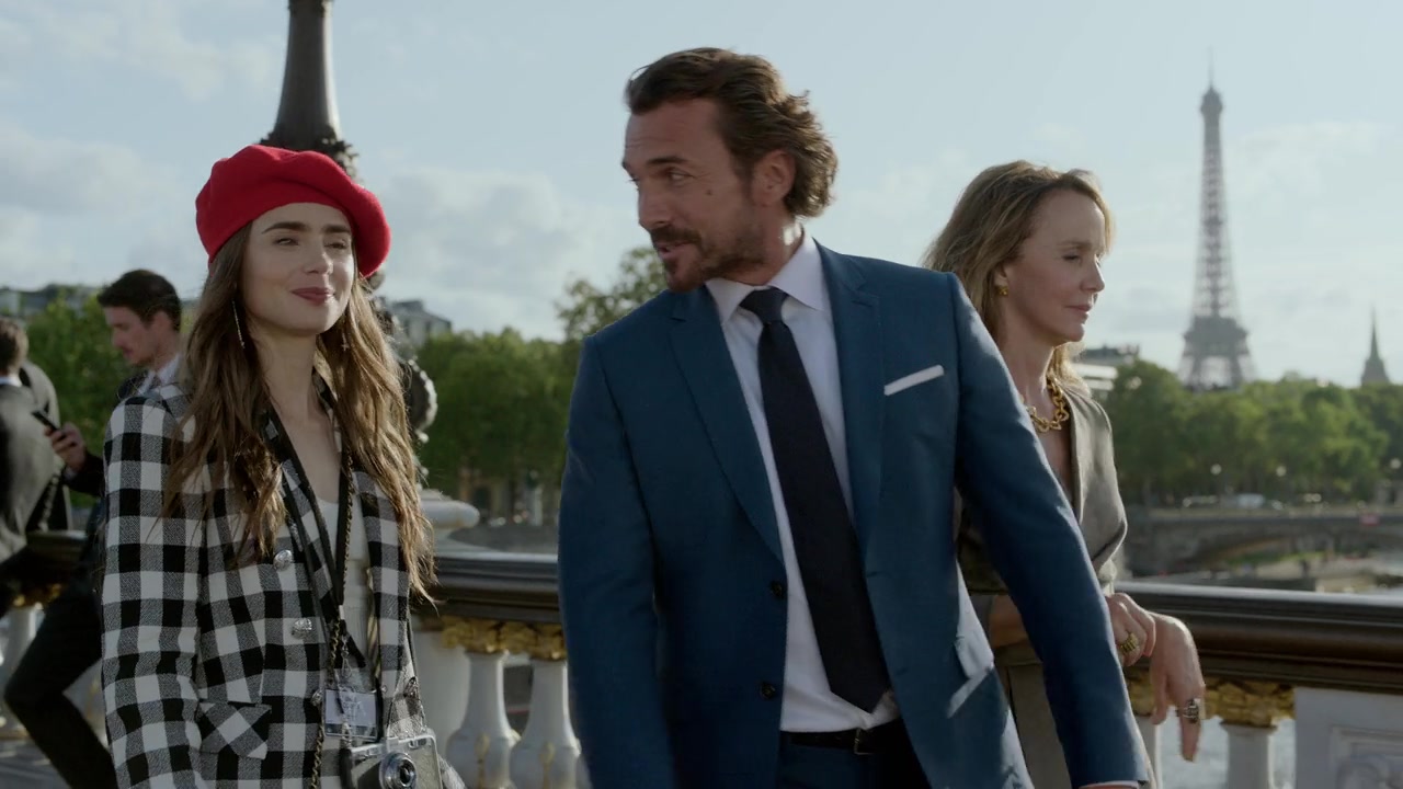 Emily_in_Paris_S01E03_Sexy_or_Sexist_720p_NF_WEB-DL_DDP5_1_x264-BTN_0349.jpg