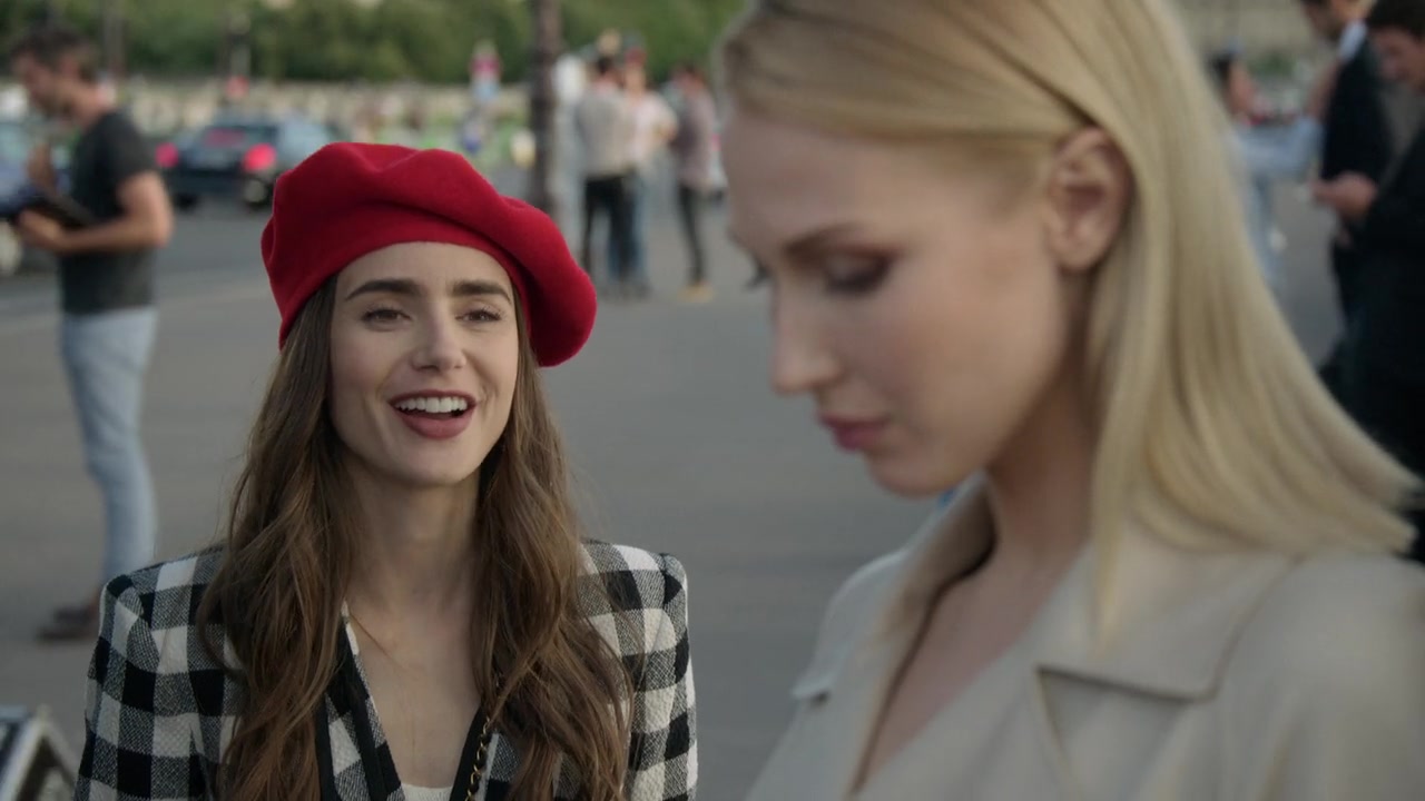 Emily_in_Paris_S01E03_Sexy_or_Sexist_720p_NF_WEB-DL_DDP5_1_x264-BTN_0360.jpg