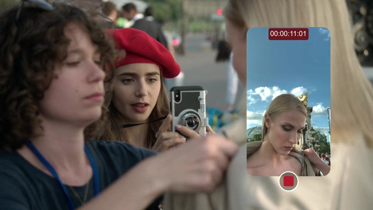 Emily_in_Paris_S01E03_Sexy_or_Sexist_720p_NF_WEB-DL_DDP5_1_x264-BTN_0375.jpg