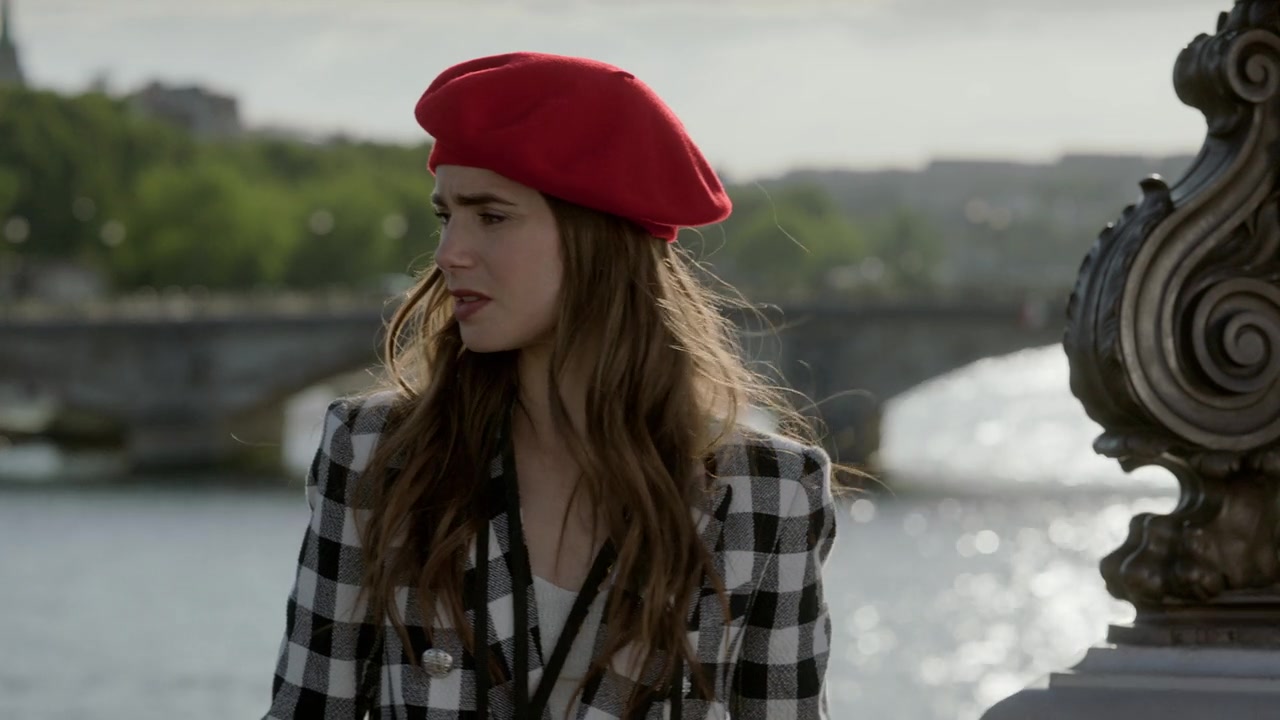 Emily_in_Paris_S01E03_Sexy_or_Sexist_720p_NF_WEB-DL_DDP5_1_x264-BTN_0379.jpg