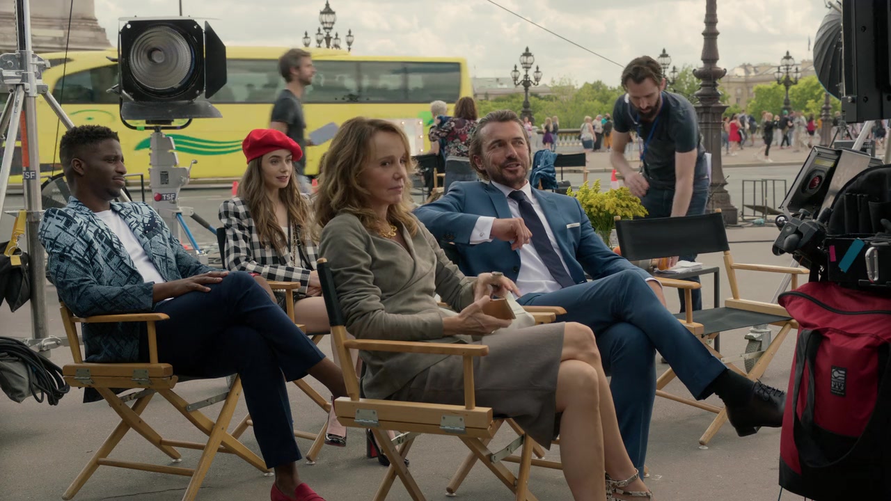 Emily_in_Paris_S01E03_Sexy_or_Sexist_720p_NF_WEB-DL_DDP5_1_x264-BTN_0394.jpg