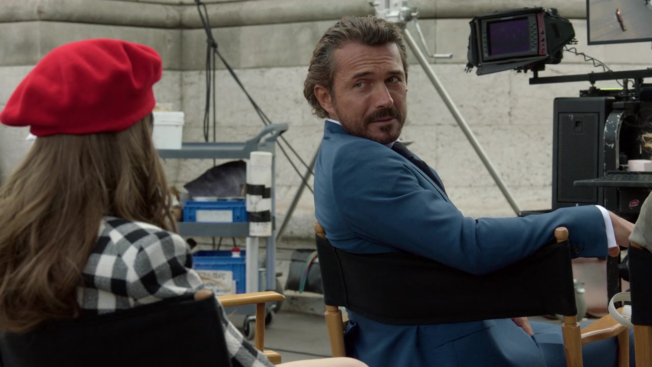 Emily_in_Paris_S01E03_Sexy_or_Sexist_720p_NF_WEB-DL_DDP5_1_x264-BTN_0406.jpg