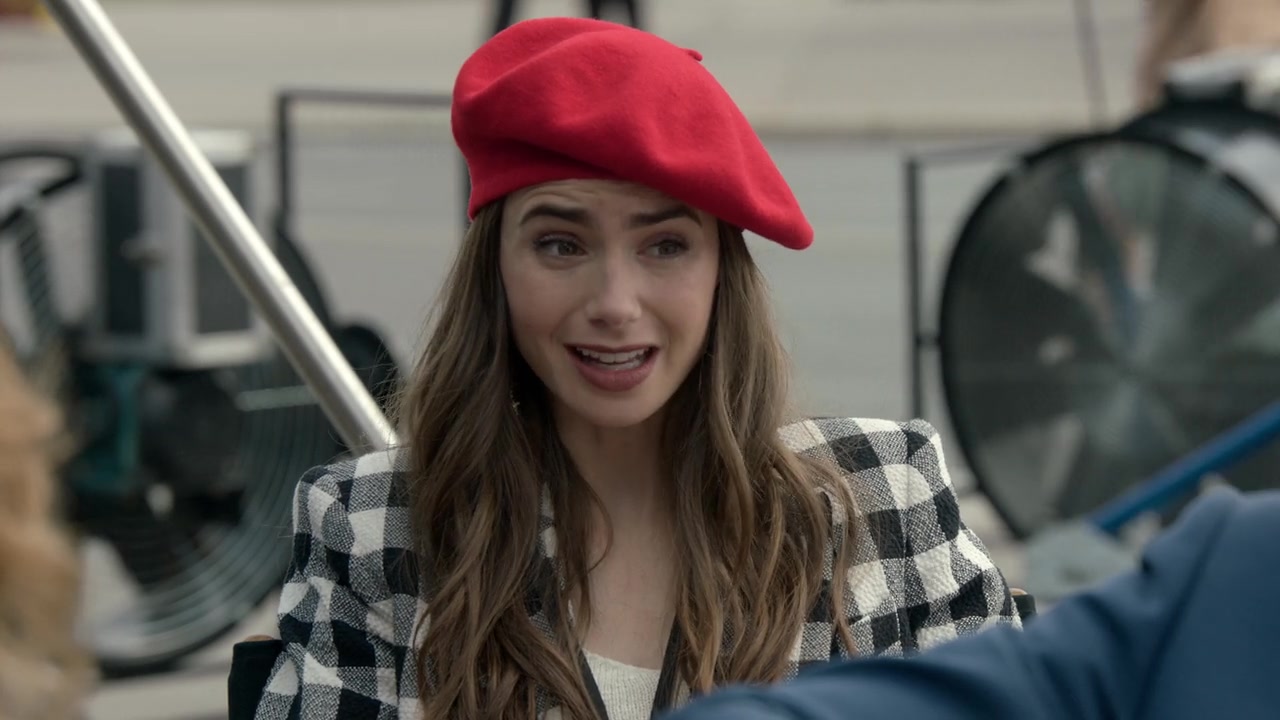 Emily_in_Paris_S01E03_Sexy_or_Sexist_720p_NF_WEB-DL_DDP5_1_x264-BTN_0409.jpg