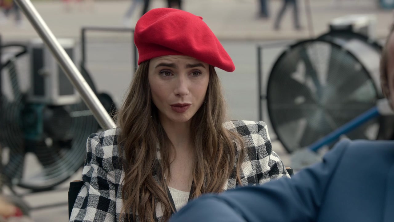 Emily_in_Paris_S01E03_Sexy_or_Sexist_720p_NF_WEB-DL_DDP5_1_x264-BTN_0414.jpg