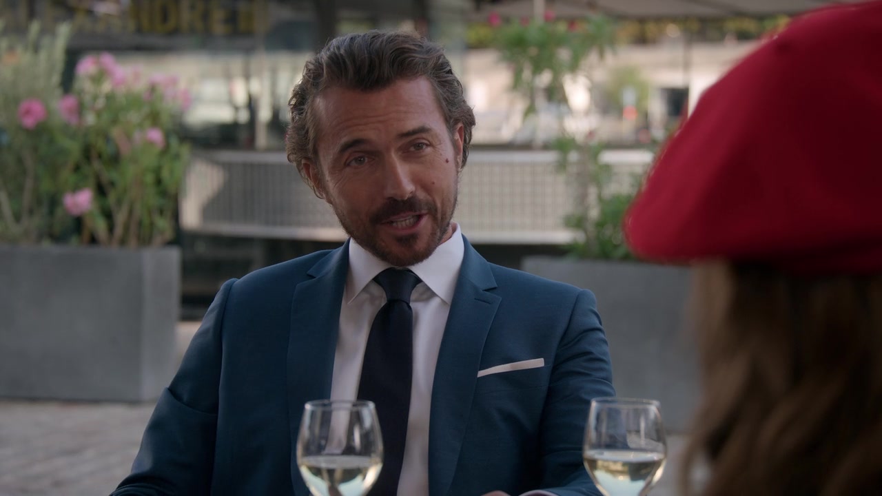Emily_in_Paris_S01E03_Sexy_or_Sexist_720p_NF_WEB-DL_DDP5_1_x264-BTN_0434.jpg