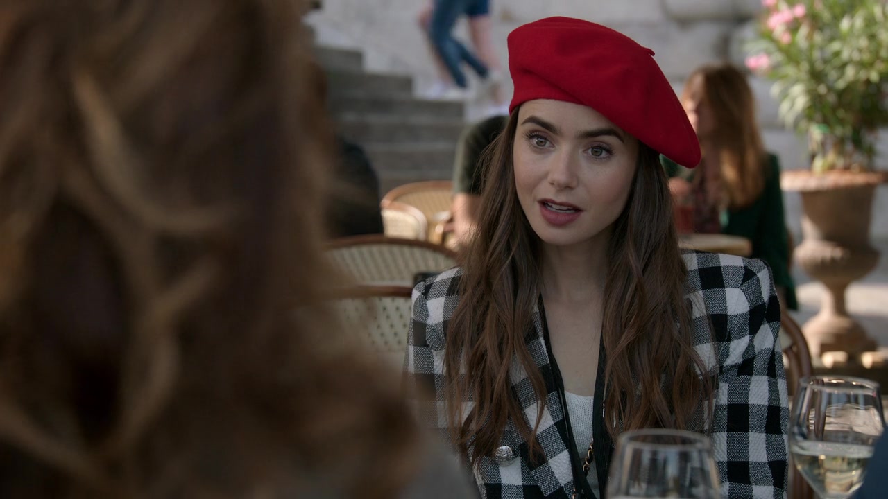 Emily_in_Paris_S01E03_Sexy_or_Sexist_720p_NF_WEB-DL_DDP5_1_x264-BTN_0459.jpg
