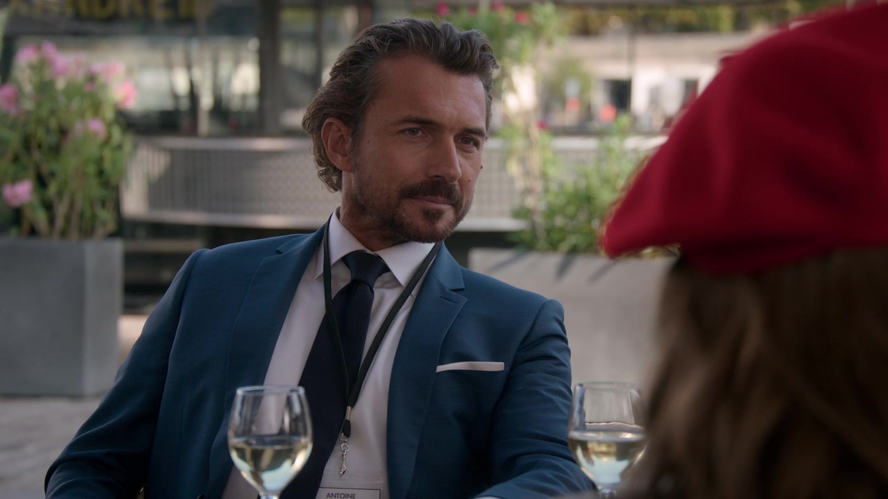 Emily_in_Paris_S01E03_Sexy_or_Sexist_720p_NF_WEB-DL_DDP5_1_x264-BTN_0464.jpg