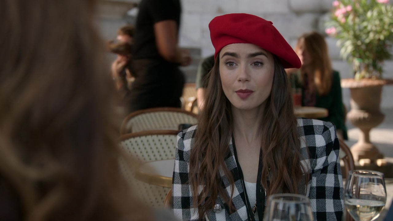 Emily_in_Paris_S01E03_Sexy_or_Sexist_720p_NF_WEB-DL_DDP5_1_x264-BTN_0467.jpg