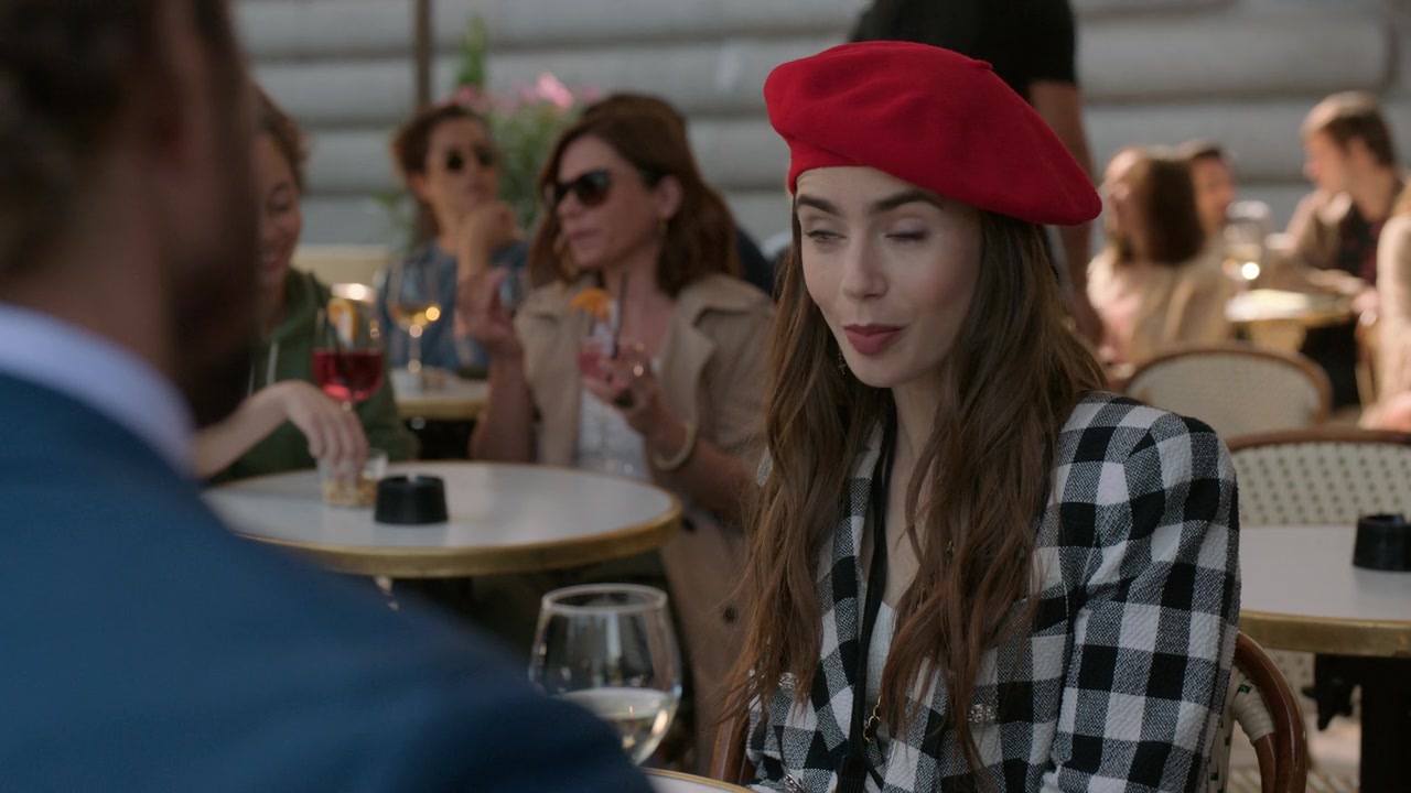 Emily_in_Paris_S01E03_Sexy_or_Sexist_720p_NF_WEB-DL_DDP5_1_x264-BTN_0469.jpg