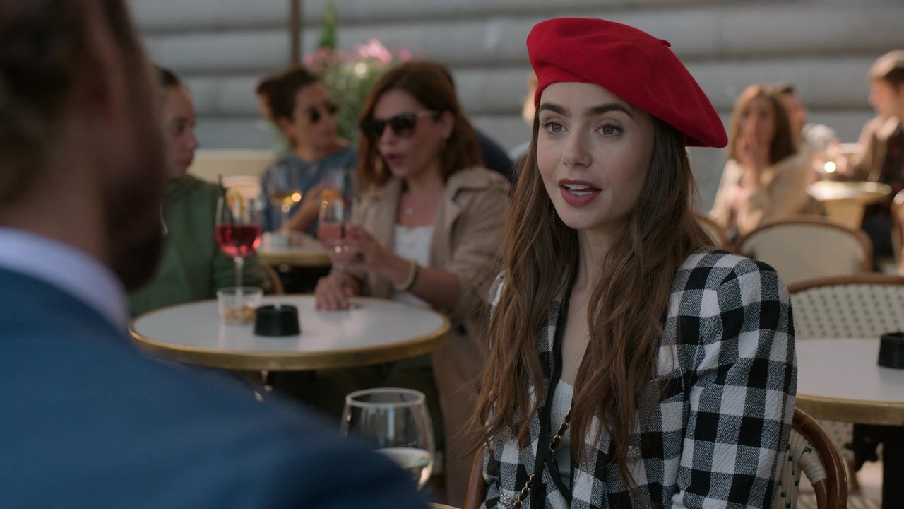 Emily_in_Paris_S01E03_Sexy_or_Sexist_720p_NF_WEB-DL_DDP5_1_x264-BTN_0473.jpg