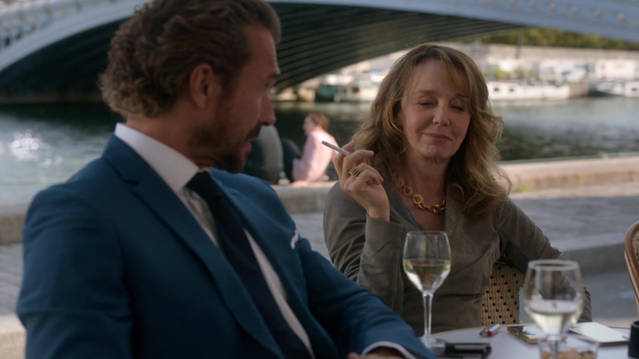Emily_in_Paris_S01E03_Sexy_or_Sexist_720p_NF_WEB-DL_DDP5_1_x264-BTN_0478.jpg
