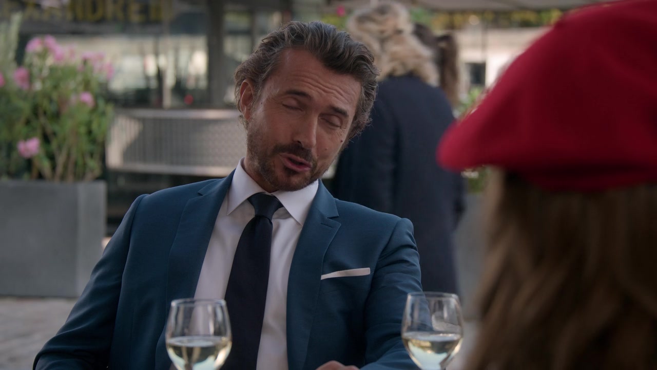 Emily_in_Paris_S01E03_Sexy_or_Sexist_720p_NF_WEB-DL_DDP5_1_x264-BTN_0480.jpg