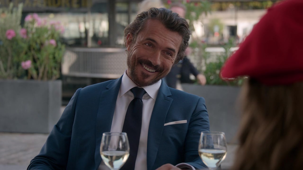 Emily_in_Paris_S01E03_Sexy_or_Sexist_720p_NF_WEB-DL_DDP5_1_x264-BTN_0488.jpg