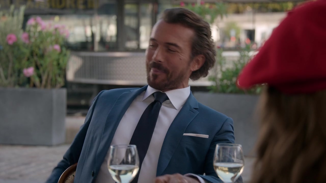 Emily_in_Paris_S01E03_Sexy_or_Sexist_720p_NF_WEB-DL_DDP5_1_x264-BTN_0490.jpg