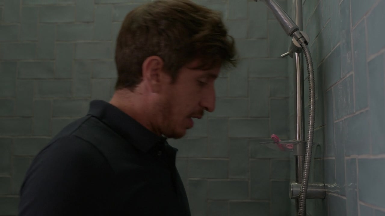 Emily_in_Paris_S01E03_Sexy_or_Sexist_720p_NF_WEB-DL_DDP5_1_x264-BTN_0506.jpg