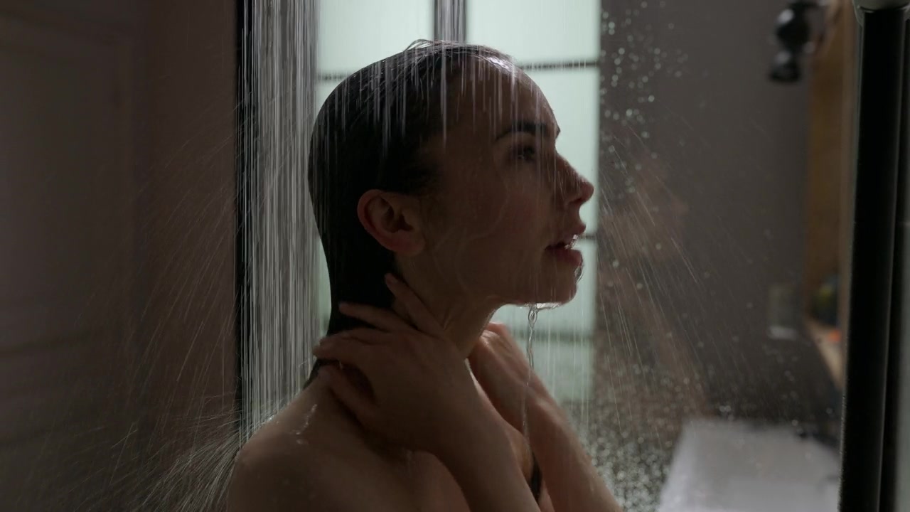 Emily_in_Paris_S01E03_Sexy_or_Sexist_720p_NF_WEB-DL_DDP5_1_x264-BTN_0588.jpg