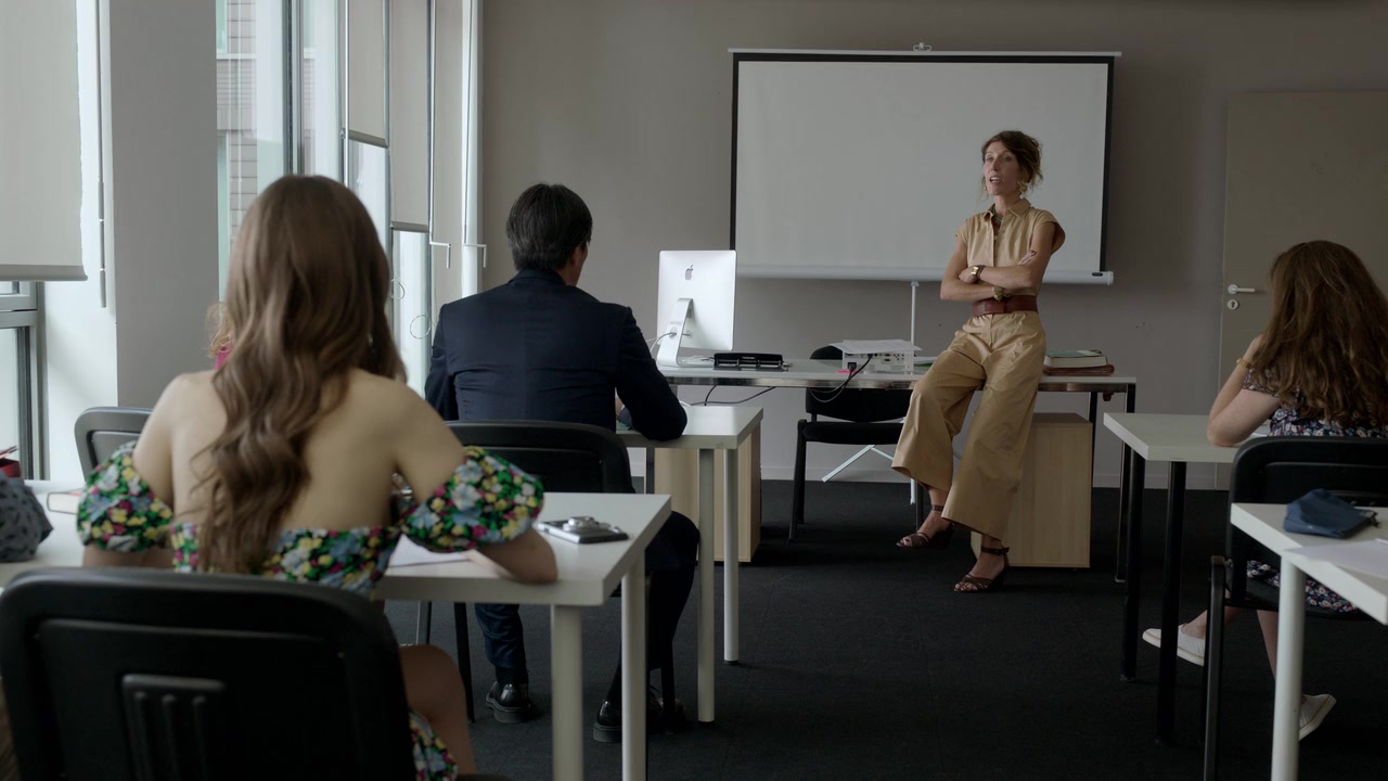 Emily_in_Paris_S01E03_Sexy_or_Sexist_720p_NF_WEB-DL_DDP5_1_x264-BTN_0608.jpg