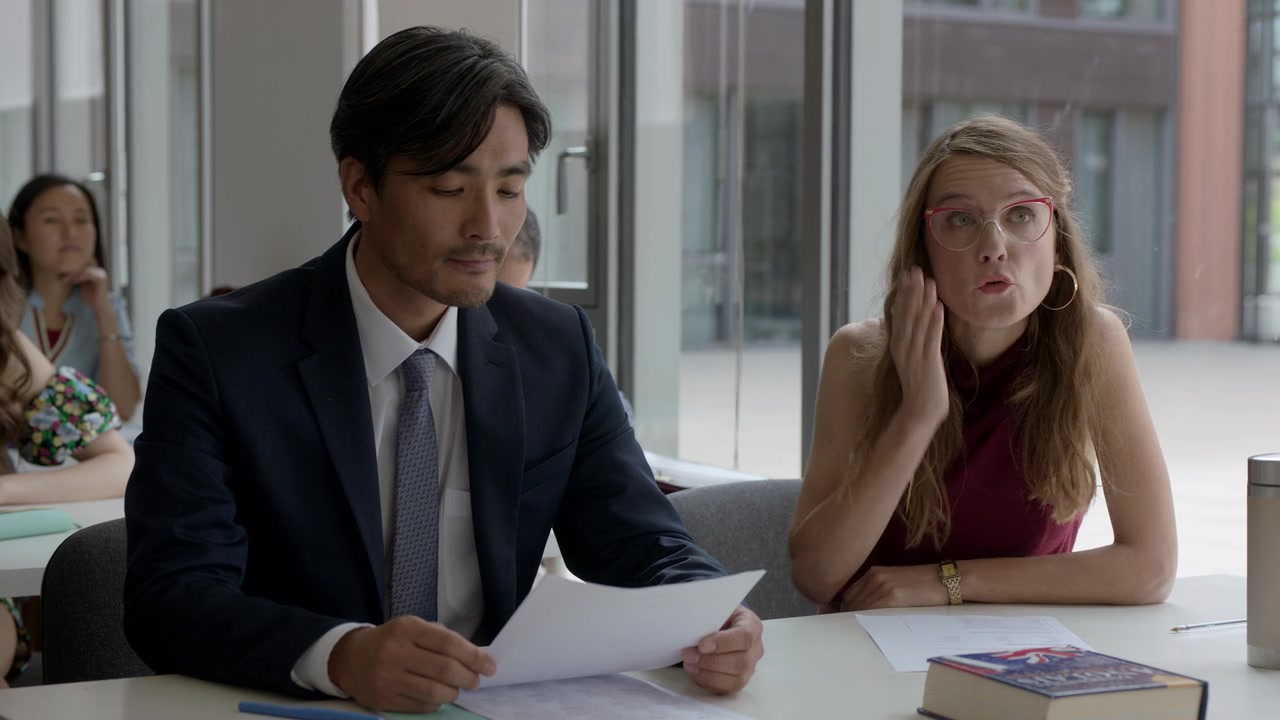 Emily_in_Paris_S01E03_Sexy_or_Sexist_720p_NF_WEB-DL_DDP5_1_x264-BTN_0611.jpg