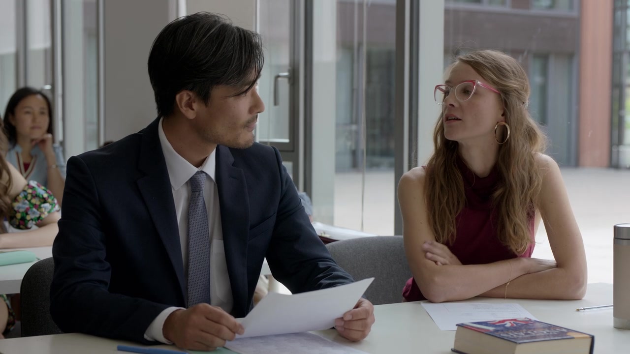 Emily_in_Paris_S01E03_Sexy_or_Sexist_720p_NF_WEB-DL_DDP5_1_x264-BTN_0614.jpg