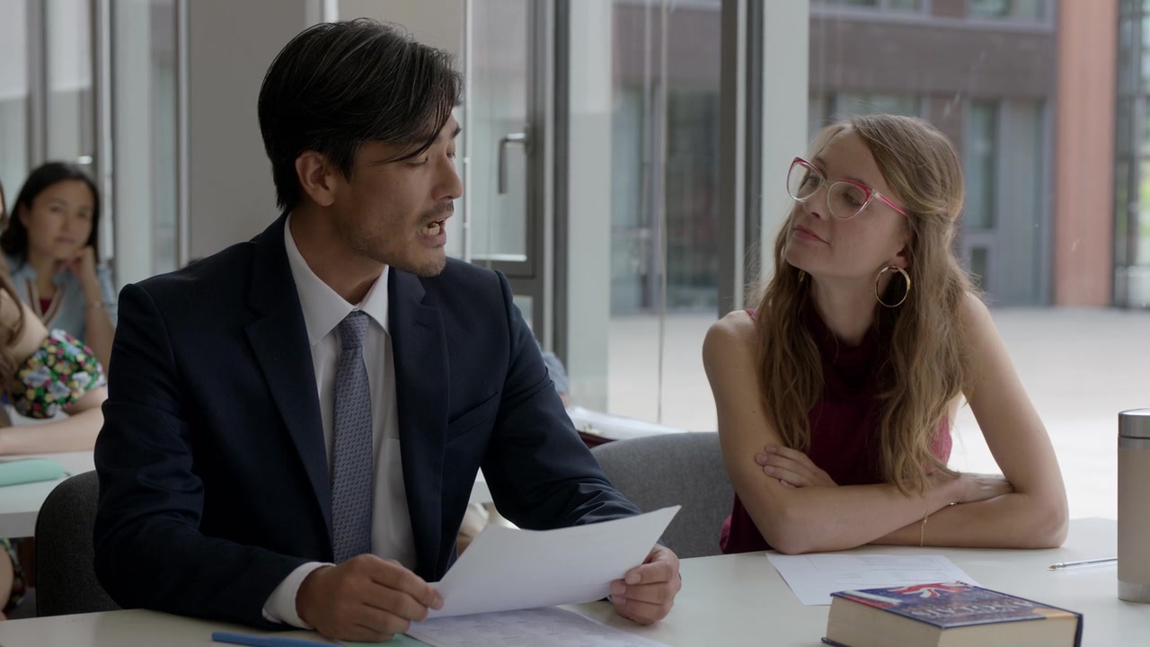 Emily_in_Paris_S01E03_Sexy_or_Sexist_720p_NF_WEB-DL_DDP5_1_x264-BTN_0616.jpg