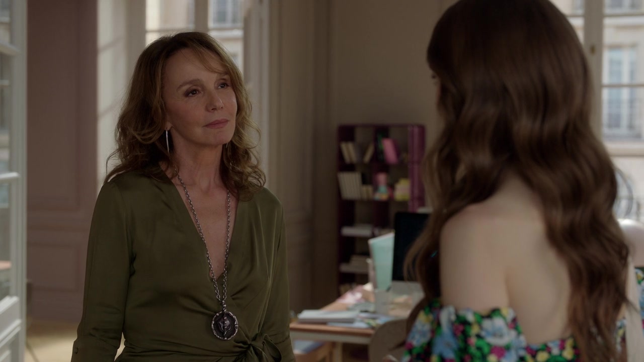 Emily_in_Paris_S01E03_Sexy_or_Sexist_720p_NF_WEB-DL_DDP5_1_x264-BTN_0660.jpg