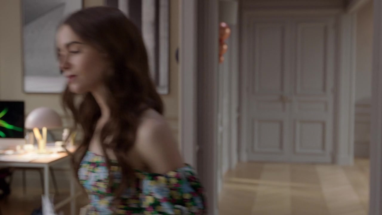 Emily_in_Paris_S01E03_Sexy_or_Sexist_720p_NF_WEB-DL_DDP5_1_x264-BTN_0667.jpg
