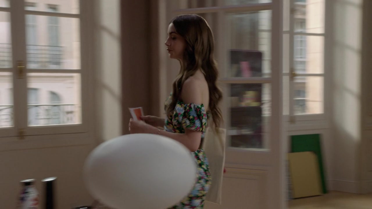 Emily_in_Paris_S01E03_Sexy_or_Sexist_720p_NF_WEB-DL_DDP5_1_x264-BTN_0668.jpg Emily_in_Paris_S01E03_Sexy_or_Sexist_720p_NF_WEB-DL_DDP5_1_x264-BTN_0668.jpg