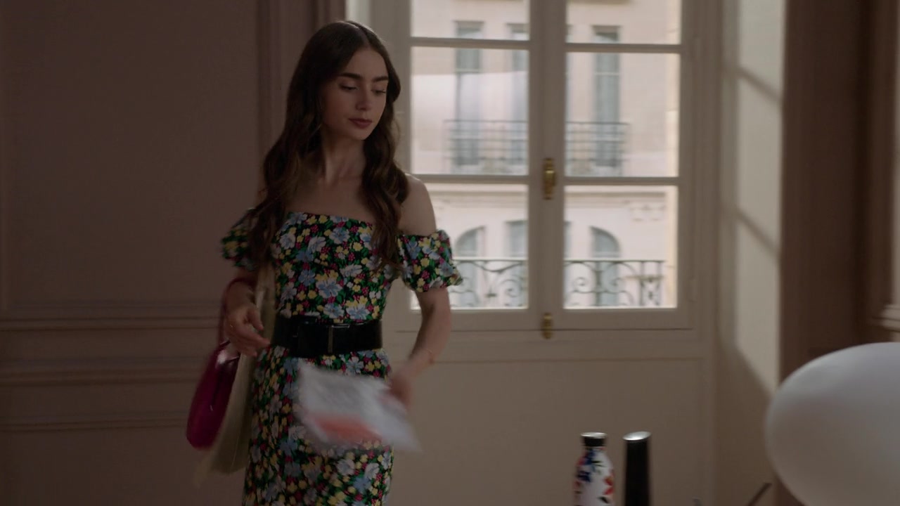 Emily_in_Paris_S01E03_Sexy_or_Sexist_720p_NF_WEB-DL_DDP5_1_x264-BTN_0669.jpg
