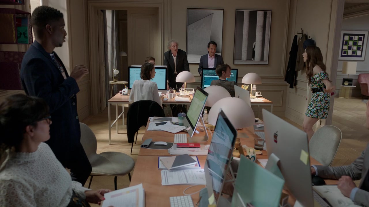 Emily_in_Paris_S01E03_Sexy_or_Sexist_720p_NF_WEB-DL_DDP5_1_x264-BTN_0688.jpg