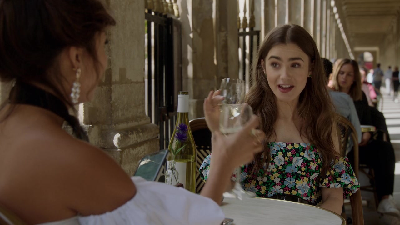 Emily_in_Paris_S01E03_Sexy_or_Sexist_720p_NF_WEB-DL_DDP5_1_x264-BTN_0702.jpg