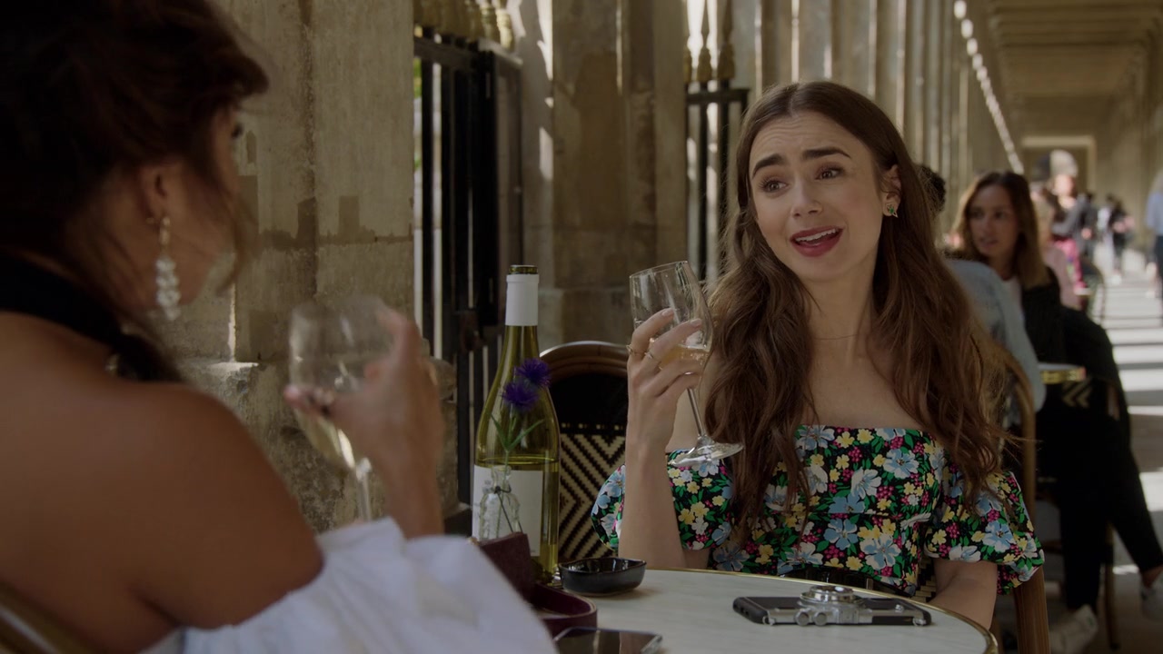 Emily_in_Paris_S01E03_Sexy_or_Sexist_720p_NF_WEB-DL_DDP5_1_x264-BTN_0707.jpg Emily_in_Paris_S01E03_Sexy_or_Sexist_720p_NF_WEB-DL_DDP5_1_x264-BTN_0707.jpg