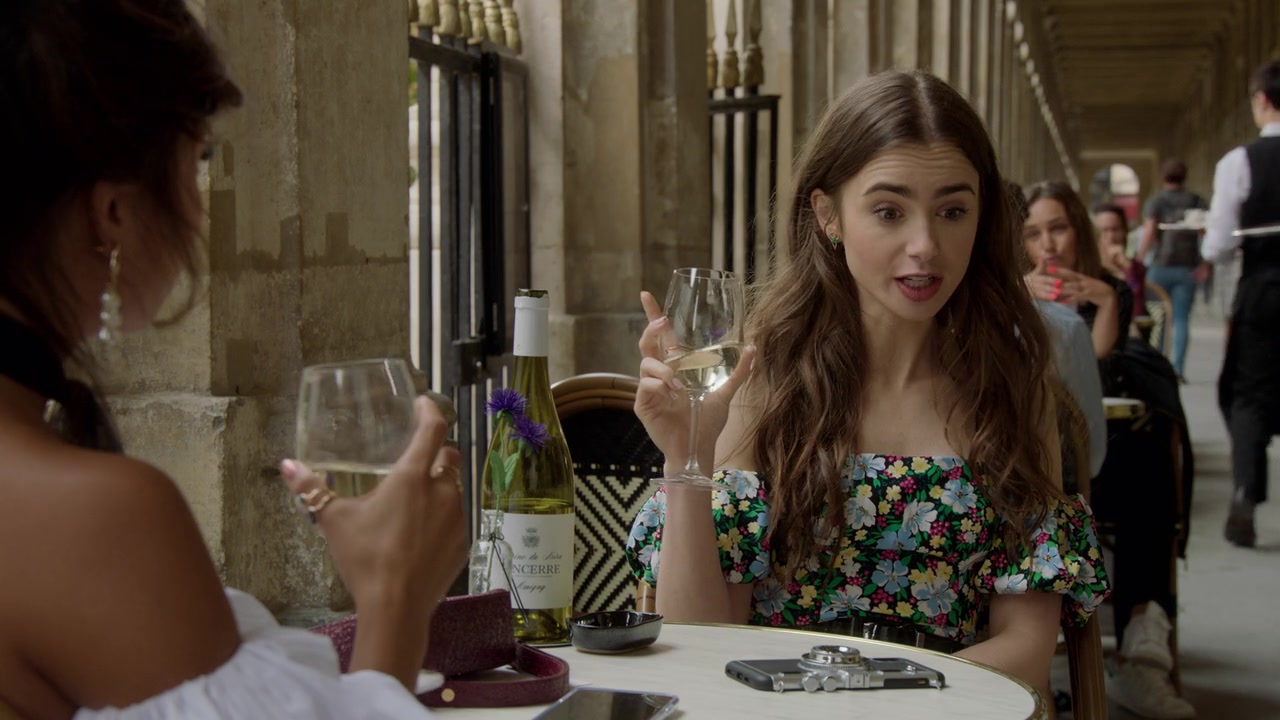 Emily_in_Paris_S01E03_Sexy_or_Sexist_720p_NF_WEB-DL_DDP5_1_x264-BTN_0716.jpg
