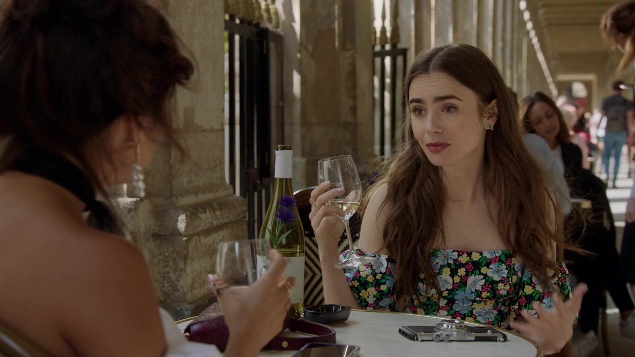 Emily_in_Paris_S01E03_Sexy_or_Sexist_720p_NF_WEB-DL_DDP5_1_x264-BTN_0719.jpg
