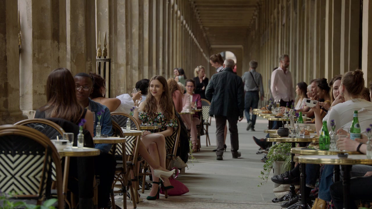 Emily_in_Paris_S01E03_Sexy_or_Sexist_720p_NF_WEB-DL_DDP5_1_x264-BTN_0731.jpg
