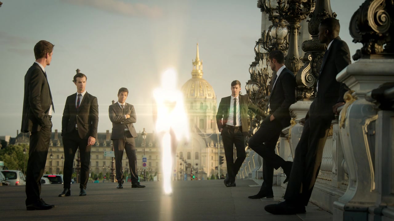 Emily_in_Paris_S01E03_Sexy_or_Sexist_720p_NF_WEB-DL_DDP5_1_x264-BTN_0744.jpg