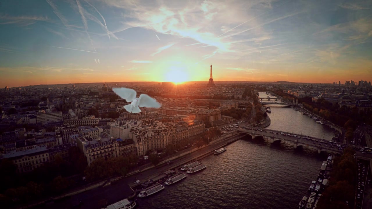 Emily_in_Paris_S01E03_Sexy_or_Sexist_720p_NF_WEB-DL_DDP5_1_x264-BTN_0747.jpg