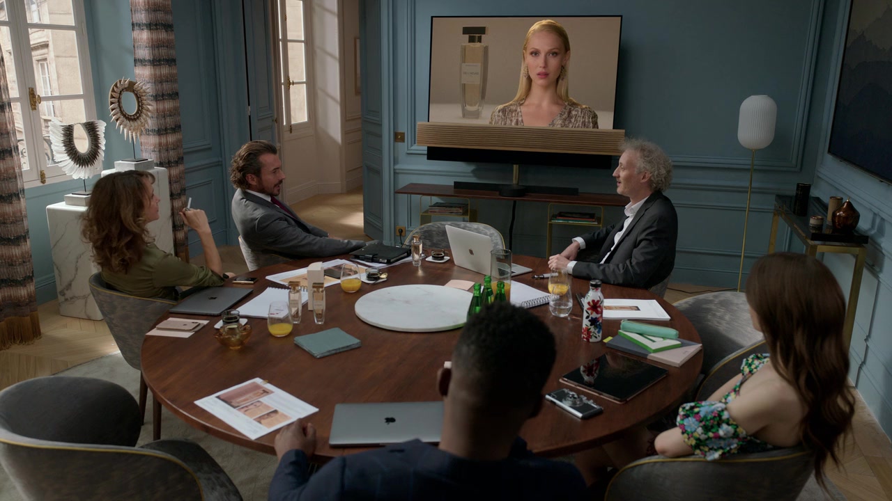 Emily_in_Paris_S01E03_Sexy_or_Sexist_720p_NF_WEB-DL_DDP5_1_x264-BTN_0757.jpg Emily_in_Paris_S01E03_Sexy_or_Sexist_720p_NF_WEB-DL_DDP5_1_x264-BTN_0757.jpg